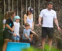 Бен Аффлек и Дженнифер Гарнер с детьми посетили Sealife Park в Гонолулу